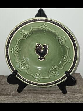 Cracker Barrel Elegant Rooster Green 9 5/8" Rimmed Bowl SEE DESCRIPTION.